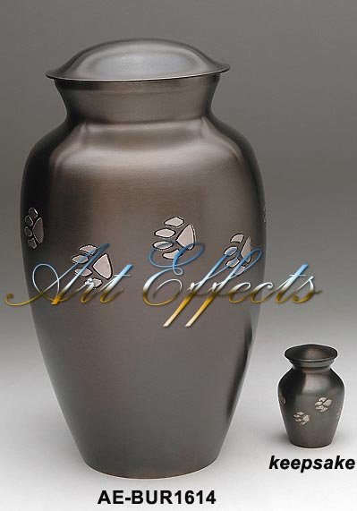 Manufacturers Exporters and Wholesale Suppliers of Paw Print Large Brass Pet Urn Mumbai, Maharashtra